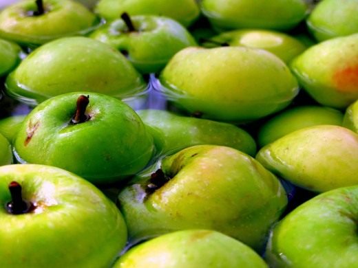 Яблоки (Apples)