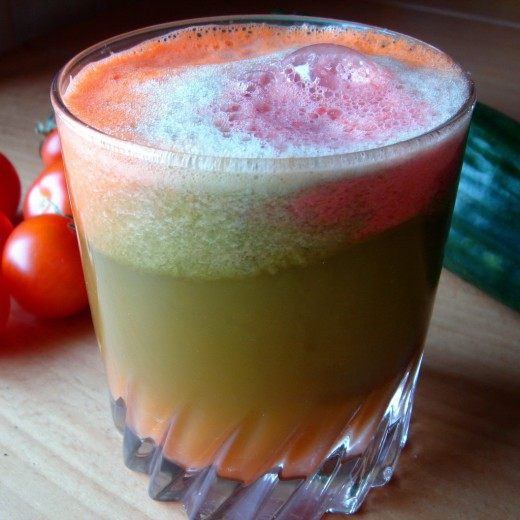 Сок из моркови, огурца и томатов (carrot & cucumber & tomato juice)