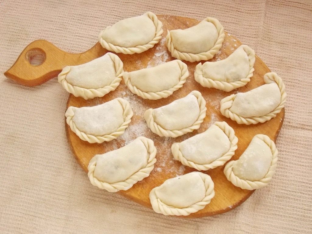 http://www.botanichka.ru/wp-content/uploads/2015/02/vareniki-s-kartoshkoy-15.jpg