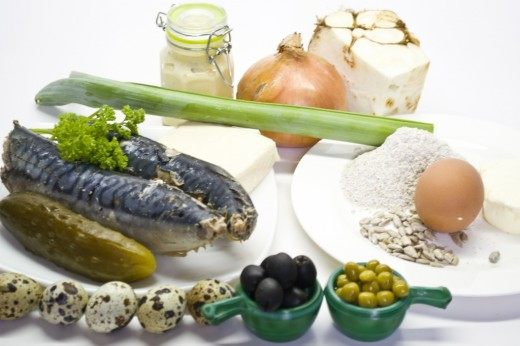Ингредиенты для приготовления ржаных галет и рыбного салата