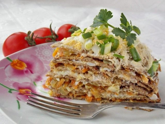 Блинный торт из печени с начинкой Блинный торт из печени с начинкой
