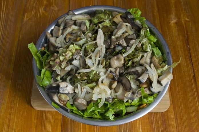 Вкусный салат с жареными опятами рецепт с Вкусный салат с жареными опятами рецепт с