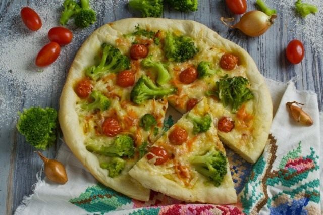 Постная пицца с брокколи и тофу Постная пицца с брокколи и тофу