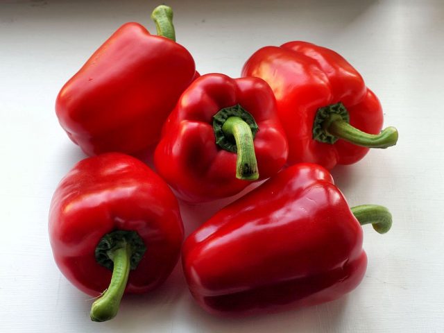 Перец овощной (Capsicum annuum) Перец овощной (Capsicum annuum)