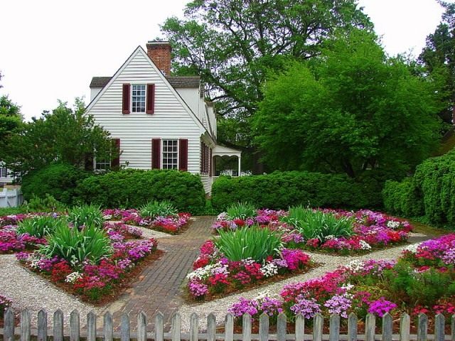 Цветник (Flower garden) Цветник (Flower garden)