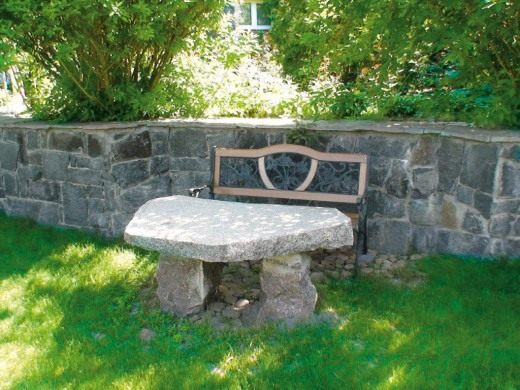 Зона отдыха в саду (Recreation area in the garden)