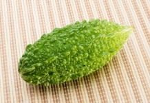 Плод момордики харанция, или горького огурца (Momordica charantia)