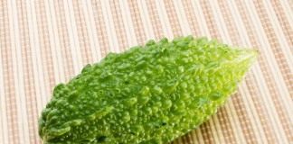 Плод момордики харанция, или горького огурца (Momordica charantia)