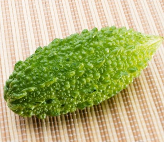Плод момордики харанция, или горького огурца (Momordica charantia)
