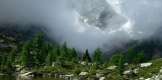 Горное озеро Гомс Швейцария