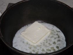 Растопите сливочное масло Растопите сливочное масло