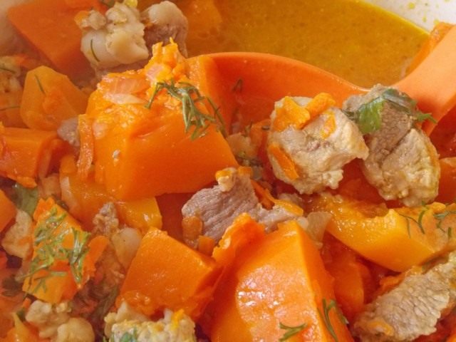 Перемешаем мясо с тыквой Перемешаем мясо с тыквой
