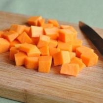 Нарежем тыкву кубиками Нарежем тыкву кубиками