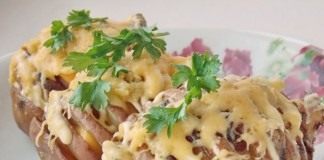Картошка-гармошка. Печеный картофель с салом под сырной корочкой