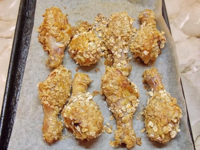 Запеките куриные ножки в панировке из хлопьев Запеките куриные ножки в панировке из хлопьев