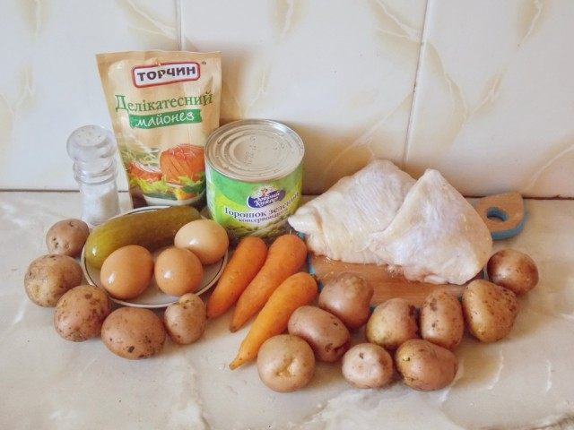 Ингредиенты для оливье с курицей Ингредиенты для оливье с курицей
