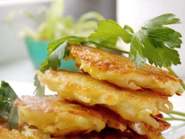 Картофельные деруны, они же – драники легки в приготовлении Картофельные деруны, они же – драники легки в приготовлении