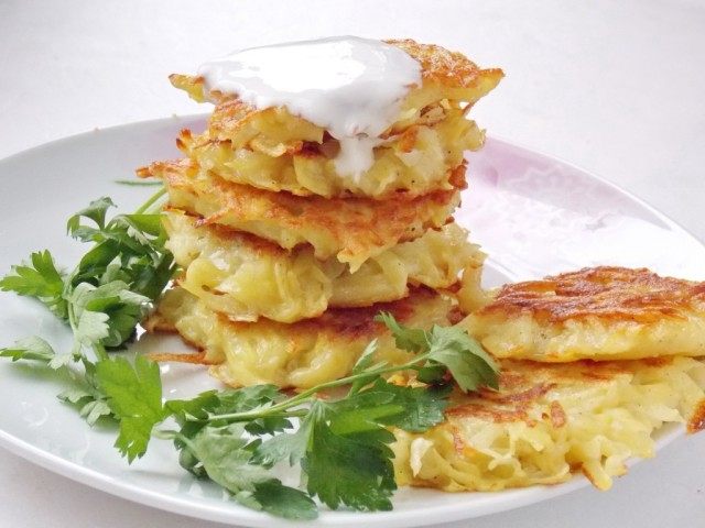 Картофельные деруны, они же — драники. Картофельные деруны, они же — драники.