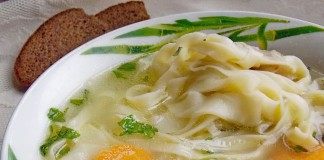 Куриный суп с домашней лапшой