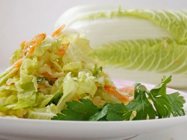 Легкий салат из пекинской капусты Легкий салат из пекинской капусты