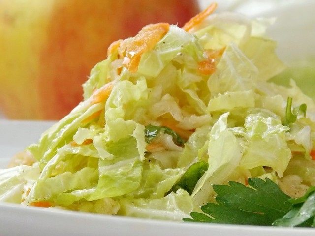 Лёгкий, вкусный, салат из пекинской капусты готов Лёгкий, вкусный, салат из пекинской капусты готов