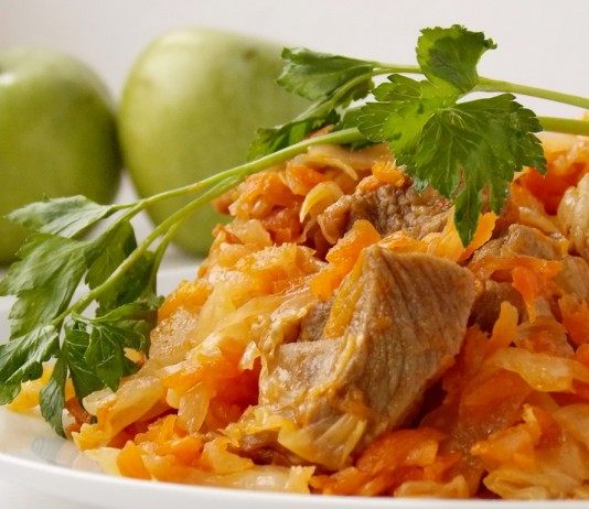 Тушёная капуста с мясом