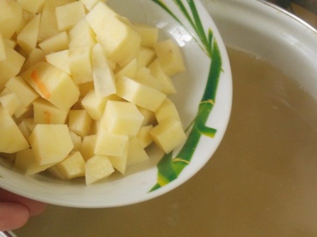 Нарежем картофель Нарежем картофель