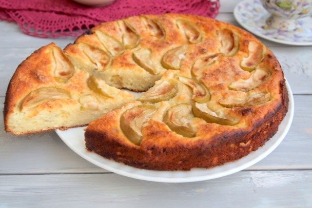 Пирог-сырник с яблоками и изюмом Пирог-сырник с яблоками и изюмом