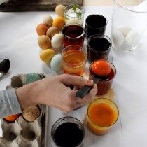 Красим яйца в красителях из натуральных продуктов Красим яйца в красителях из натуральных продуктов