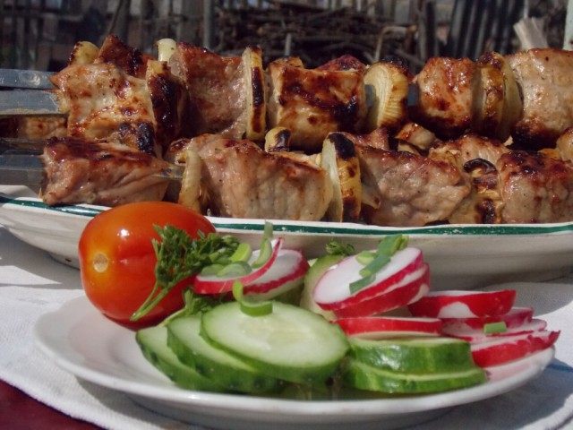У каждого шашлычника свой рецепт маринада для мяса У каждого шашлычника свой рецепт маринада для мяса
