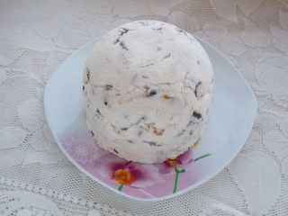 Перевернув, вынимаем пасху из формы Перевернув, вынимаем пасху из формы