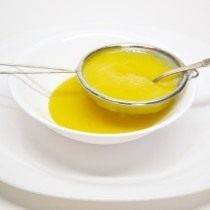 Процеживаем приготовленный апельсиновый крем Процеживаем приготовленный апельсиновый крем