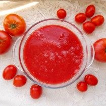 Выдавим томатный сок и кипятим Выдавим томатный сок и кипятим
