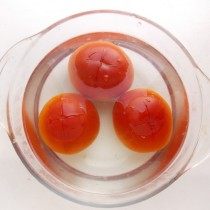 Очистим томаты от кожицы Очистим томаты от кожицы