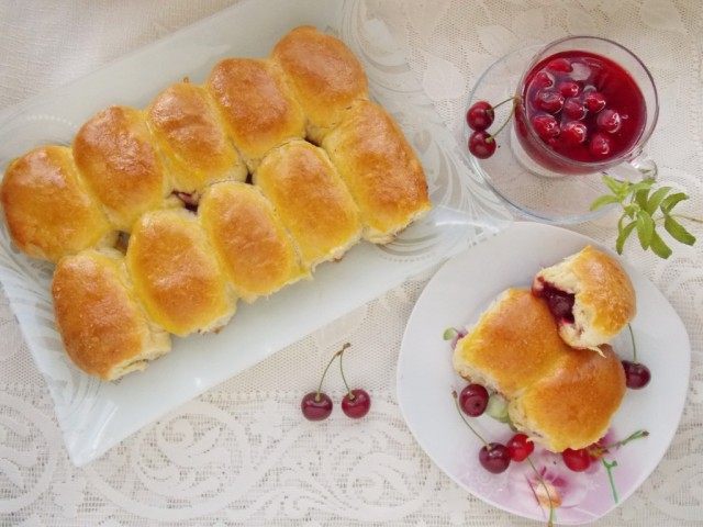 Пирожки с вишнями Пирожки с вишнями