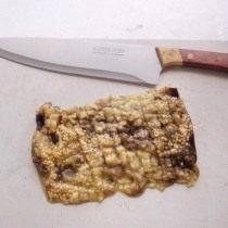 Запеченные баклажаны нарубим в пасту