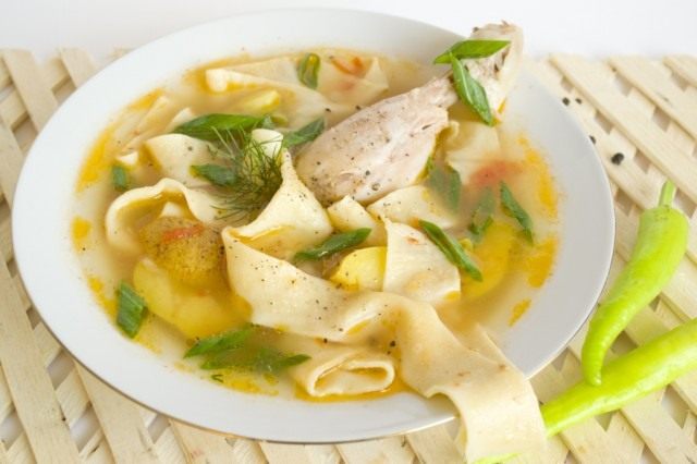 Шурпа с курицей и домашней лапшой Шурпа с курицей и домашней лапшой