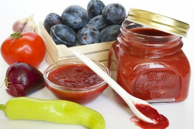Соус ткемали с кусочками овощей Соус ткемали с кусочками овощей