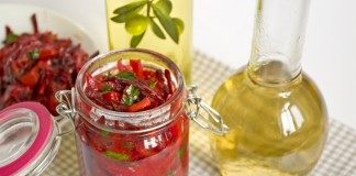 Выкладываем заправку для борща в банки