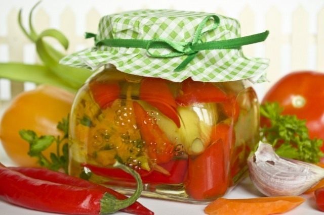 Ассорти из маринованных перцев Ассорти из маринованных перцев