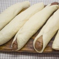 Сворачиваем 7 рулетов из теста Сворачиваем 7 рулетов из теста