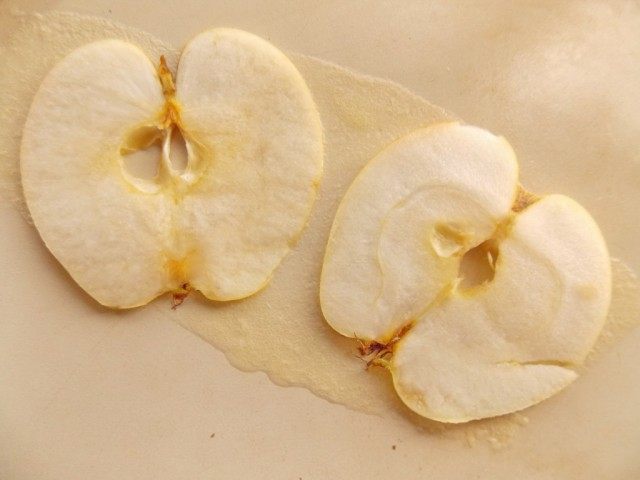 Подготовим яблочные чипсы