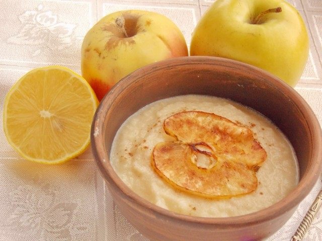 Яблочный суп-десерт с яблочными чипсами Яблочный суп-десерт с яблочными чипсами