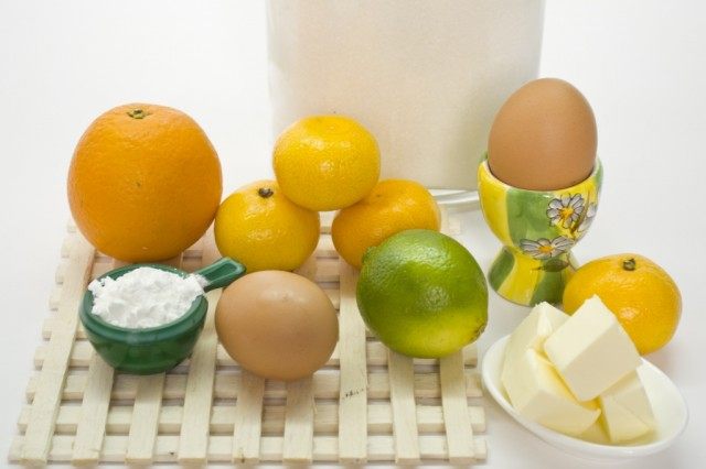 Ингредиенты для приготовления апельсинового курда с лаймом и мандаринами Ингредиенты для приготовления апельсинового курда с лаймом и мандаринами