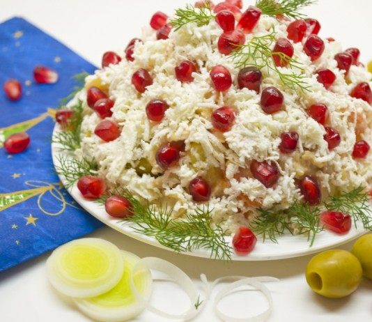 Салат праздничный с курицей, брынзой и голландским соусом - Рецепты к праздникам Салат праздничный с курицей, брынзой и голландским соусом