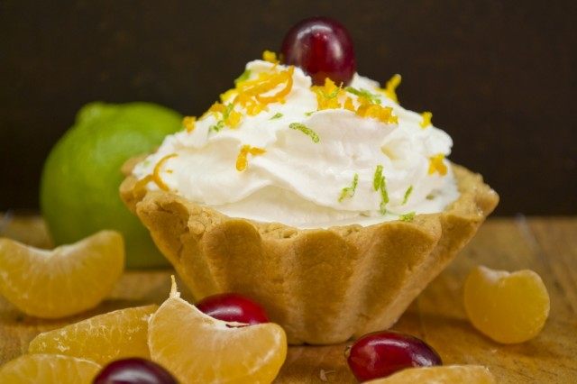 Тарталетки с апельсиновым курдом с лаймом и мандаринами Тарталетки с апельсиновым курдом с лаймом и мандаринами