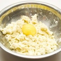 Готовим песочное тесто для тарталеток Готовим песочное тесто для тарталеток