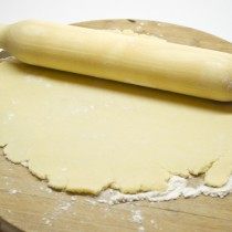 Раскатываем песочное тесто Раскатываем песочное тесто
