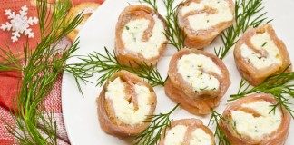 Рулеты из красной рыбы домашнего посола с сыром