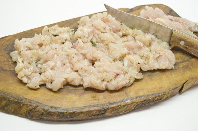 Порубим куриное мясо Порубим куриное мясо